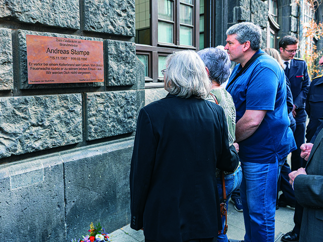 ER HAT NICHT AUFGEHÖRT, FÜR UNS ZU EXISTIEREN